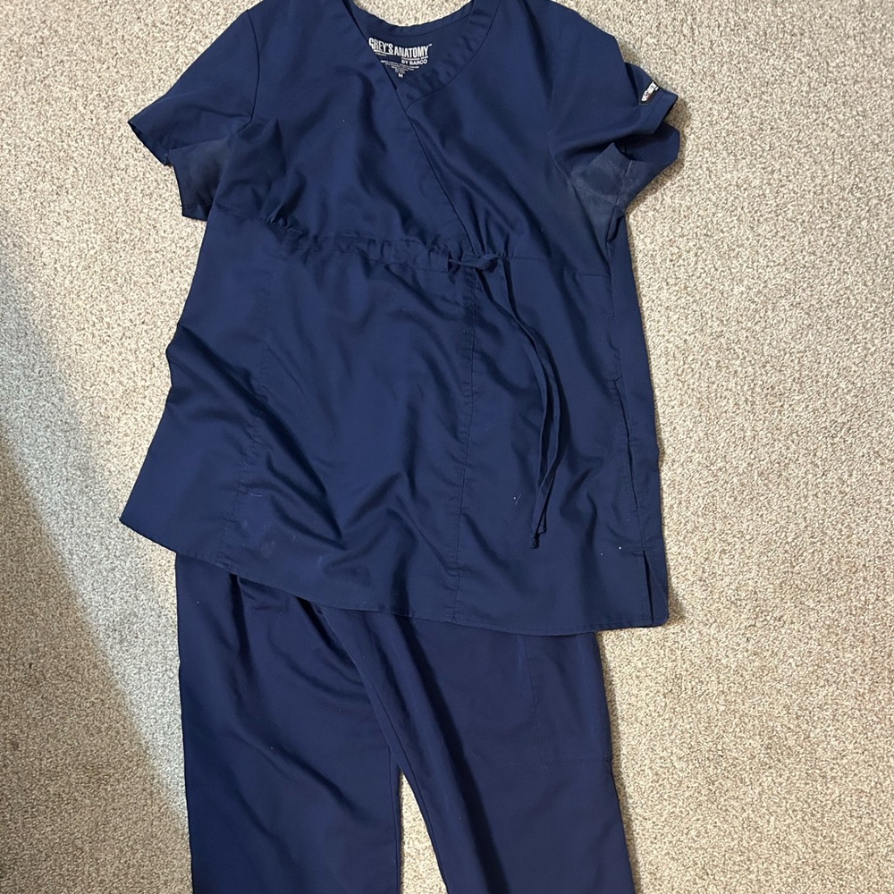 Maternity scrubs